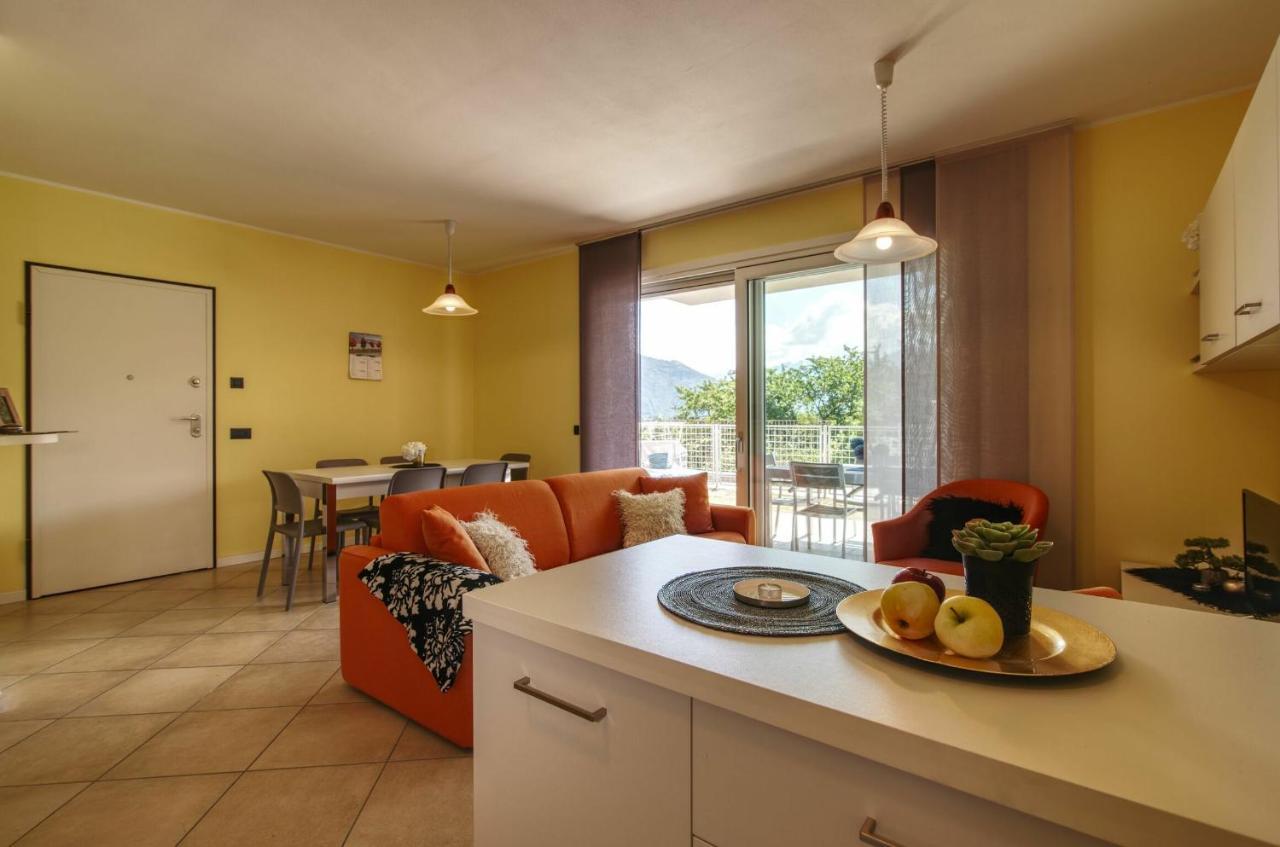 Yellow Lake View By Halldis Gera Lario Exterior foto